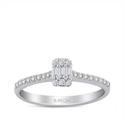 0.32 Karat Pırlanta Yanları Taşlı Baget Yüzük - 1