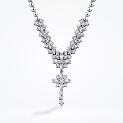 0.69 Karat Pırlanta Baget Kolye 