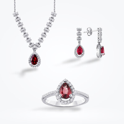 4.09 Karat Pırlanta Damla Yakut Set