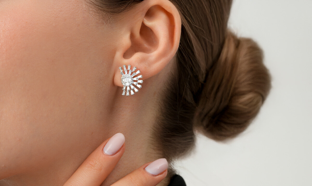 Küpe Nasıl Çıkarılır? Her Tip Küpe İçin 8 Pratik Çıkarma Yöntemi