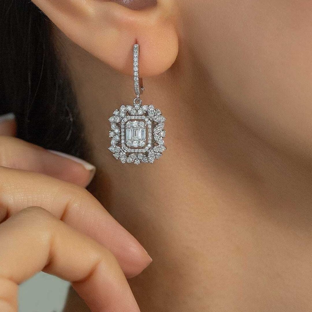 Özel Günlerde Pırlanta Küpe Hediye Etmek