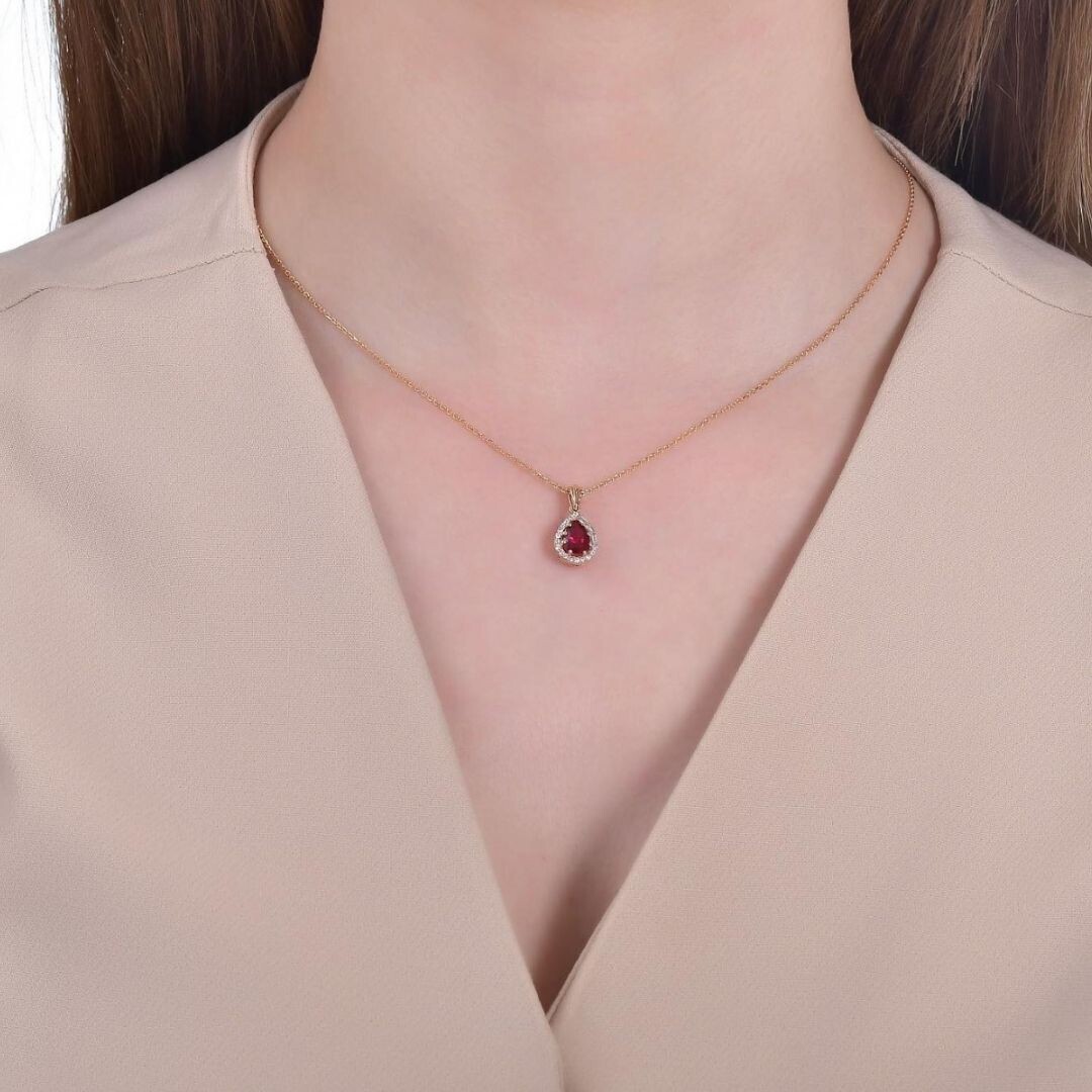 Pırlanta Yakut Takı Kombinleme Sanatı