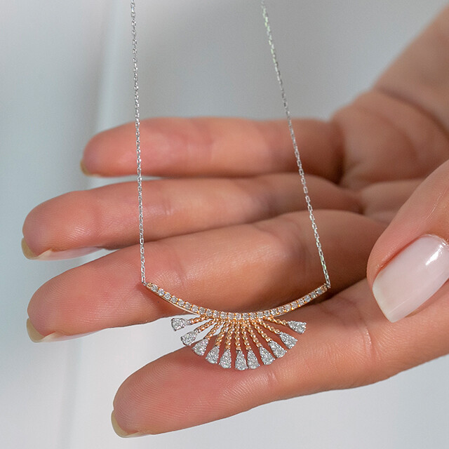 Hassas Ciltler İçin Hipoalerjenik Takı Seçimi ve Metal Alerjisi Belirtileri