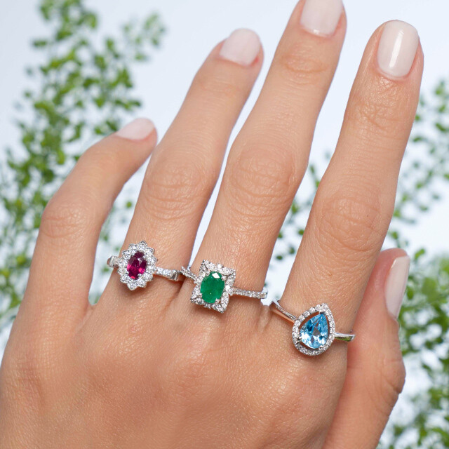 Değerli Taşların Büyülü Dünyası: Renkli Taşlı Mücevher Rehberi