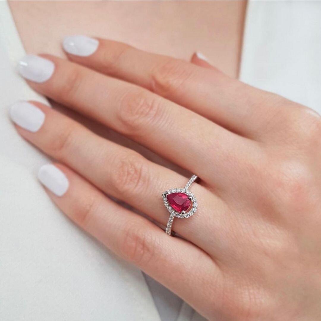 Yakut Yüzük Ne Anlama Gelir? Neden Semboliktir?