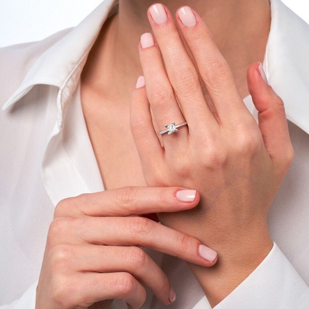 Pırlanta Yüzüğün Taşı Düşerse Ne Yapmalı?