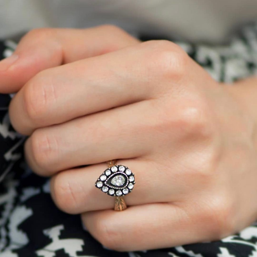 Pırlantanın Büyüsü: Kadınlara Hangi Özel Anlarda Hediye Edilmeli?